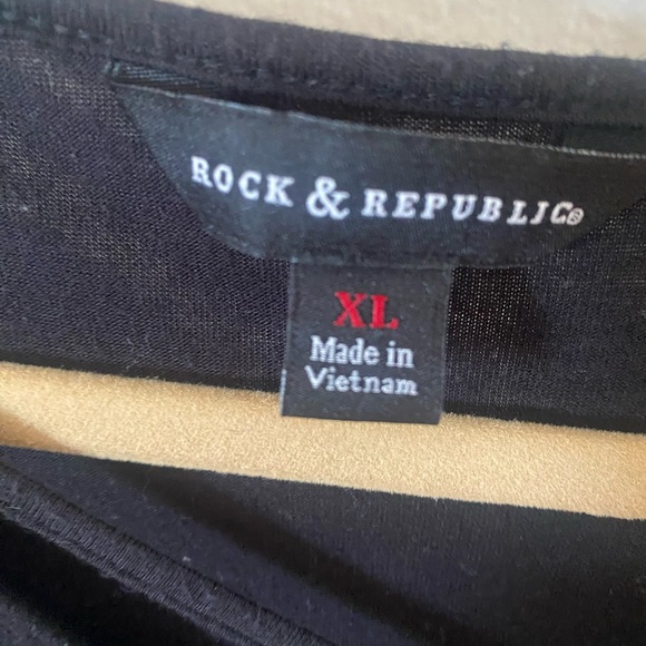 Rock and Republic shirt. 95% Rayon and 5% Spandex.Wash inside out. - Picture 3 of 5